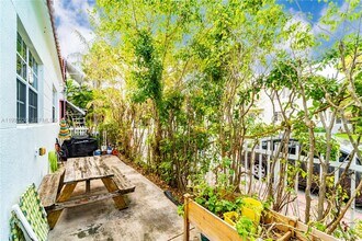 8401 Crespi Blvd in Miami, FL - Building Photo - Building Photo