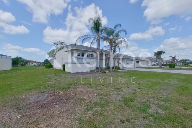 9275 Butler Blvd in Spring Hill, FL - Foto de edificio - Building Photo