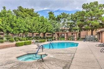 2451 N Rainbow Blvd, Unit 2080 in Las Vegas, NV - Building Photo - Building Photo