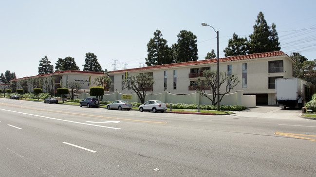 Woodlake Apartments in Torrance, CA - Foto de edificio - Building Photo