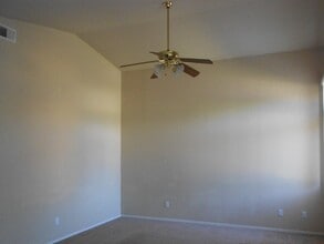 1940 Rapid Falls Dr in Yuba City, CA - Building Photo - Building Photo