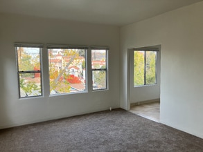 2625 Ivy Dr, Unit 10 in Oakland, CA - Foto de edificio - Building Photo