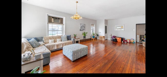 557 Park St in Allentown, PA - Foto de edificio - Building Photo