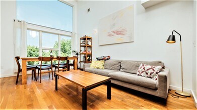 130 Scholes St, Unit 2A in Brooklyn, NY - Building Photo - Building Photo