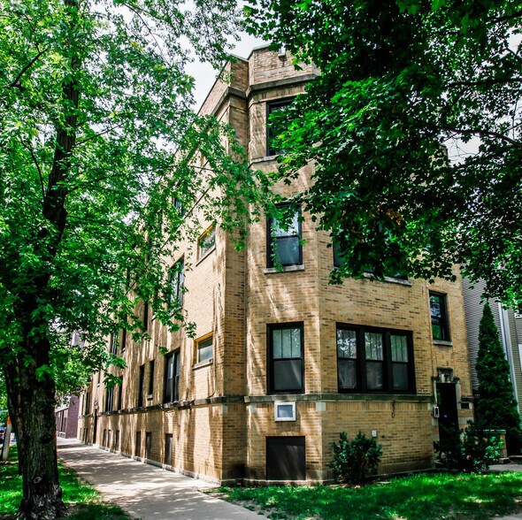 3700 N Bosworth Ave in Chicago, IL - Building Photo