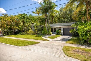 340 NE 129th St in North Miami, FL - Building Photo