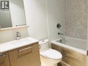 567 Clarke Rd in Coquitlam, BC - Building Photo - Building Photo