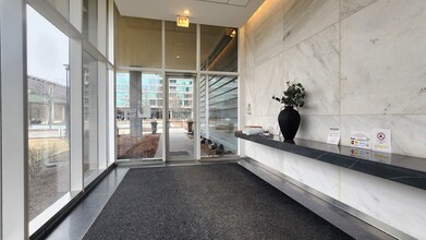 9655 Woods Dr in Skokie, IL - Building Photo - Building Photo