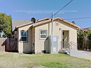 3703 S Gramercy Pl in Los Angeles, CA - Building Photo - Building Photo