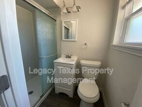 211 S Nolan River Rd in Cleburne, TX - Building Photo - Building Photo