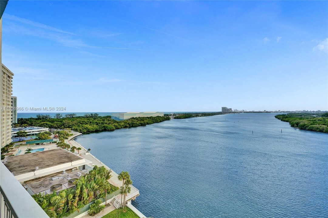 500 Bayview Dr, Unit Arlen in Sunny Isles Beach, FL - Foto de edificio