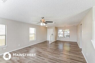 1218 Crossing Oaks in San Antonio, TX - Building Photo - Building Photo