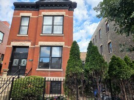 2324 W Armitage Ave, Unit G in Chicago, IL - Building Photo