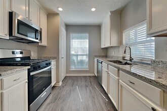 2343 Colonial Springs Ln in Spring, TX - Foto de edificio - Building Photo