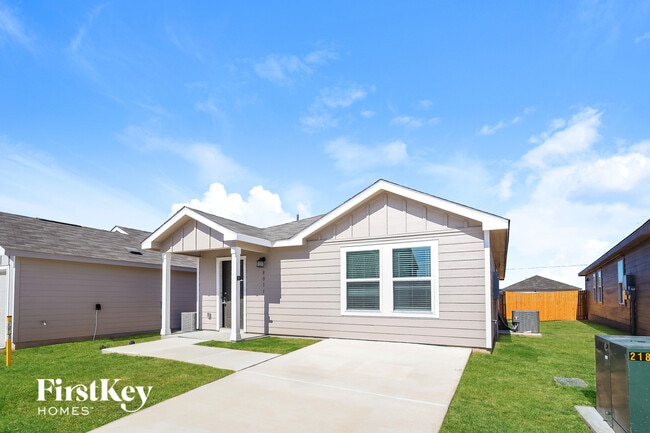 8011 Nube Medina in San Antonio, TX - Building Photo - Building Photo