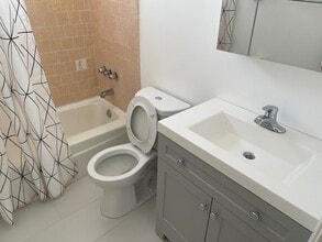 2122 Ocean Park Blvd in Santa Monica, CA - Building Photo - Building Photo