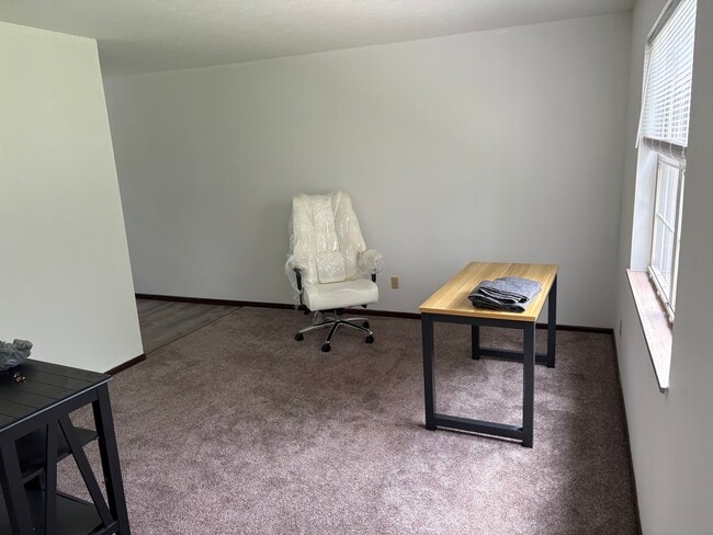 715 Pearl Dr, Unit C in Charleston, WV - Foto de edificio - Building Photo