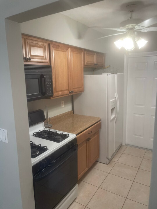 240 SW 7th St in Boca Raton, FL - Building Photo