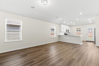 821 Sun Grove Trl in Andice, TX - Foto de edificio - Building Photo