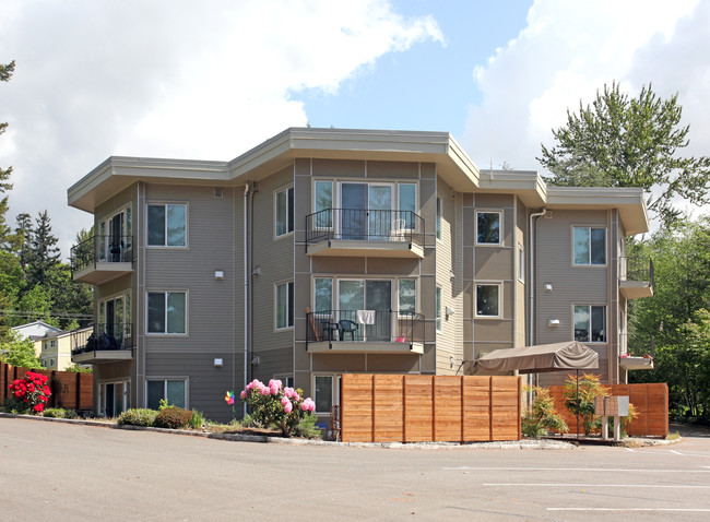 Holly Creek Apartments in Des Moines, WA - Building Photo - Building Photo