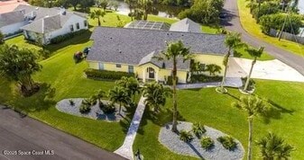5080 Seiler St in Melbourne Beach, FL - Building Photo