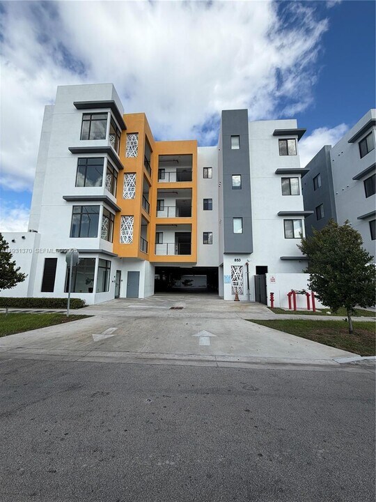 853 E 24th St in Hialeah, FL - Building Photo