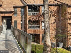 44763 Woodlake Ct in California, MD - Building Photo