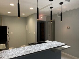 7900 Camino Cir in Miami, FL - Building Photo