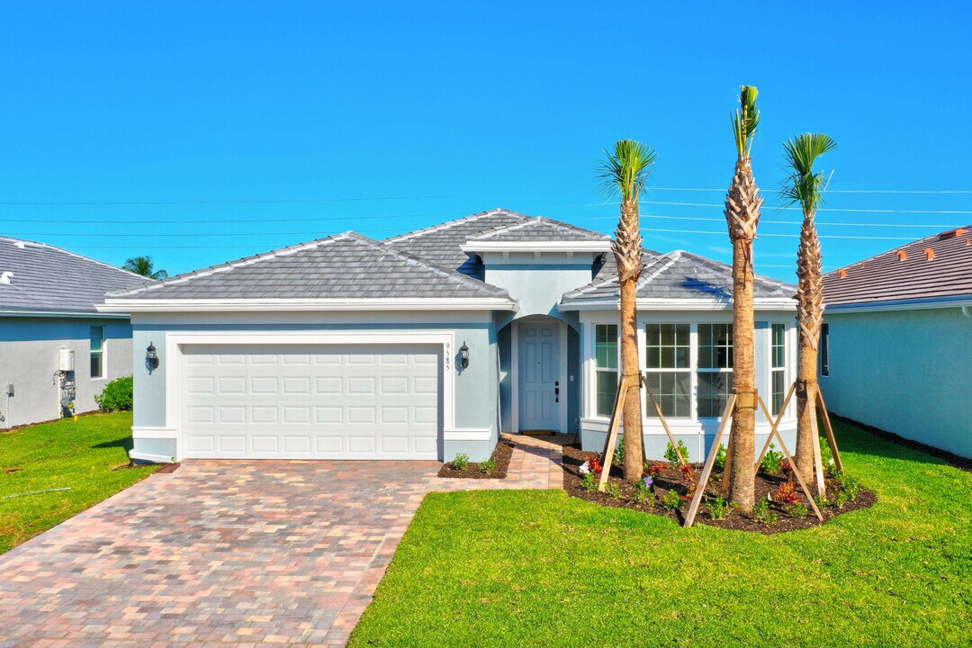 9585 Mosler Trl in Wellington, FL - Building Photo