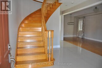 5846 Terrapark Trail in Mississauga, ON - Building Photo - Building Photo