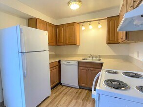 1330 S Ivy St in Cornelius, OR - Building Photo - Building Photo