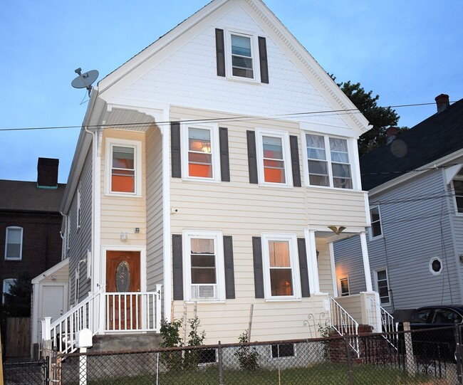 41 Alfred St, Unit 1 in Everett, MA - Building Photo - Building Photo