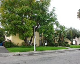 5505 Corteen Pl in Valley Village, CA - Building Photo - Building Photo