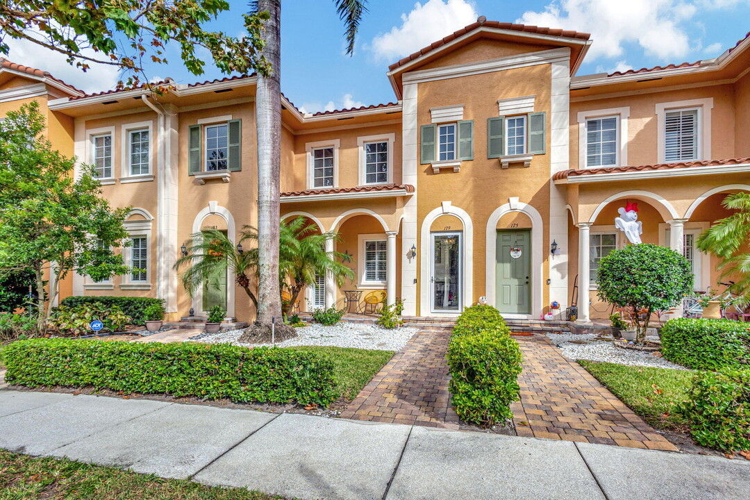 179 Edenberry Ave in Jupiter, FL - Foto de edificio