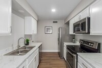 10426 N 97th Dr, Unit B photo'