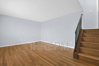 1400 Chesterton Square S in Columbus, OH - Building Photo - Building Photo