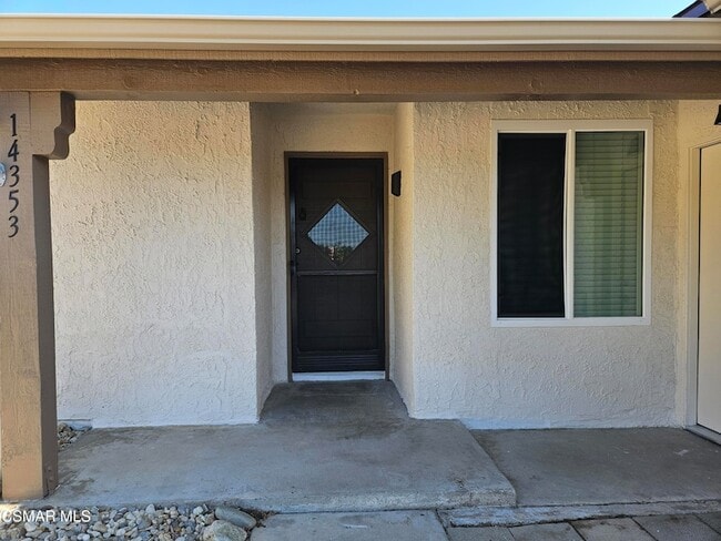 14353 Loyola St in Moorpark, CA - Foto de edificio - Building Photo