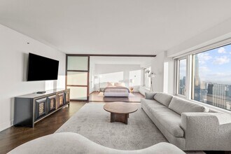 132 E Delaware Pl in Chicago, IL - Building Photo - Building Photo