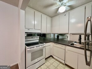 4266 Roswell Rd NE in Atlanta, GA - Foto de edificio - Building Photo