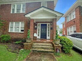 521 E 49th St in Savannah, GA - Building Photo
