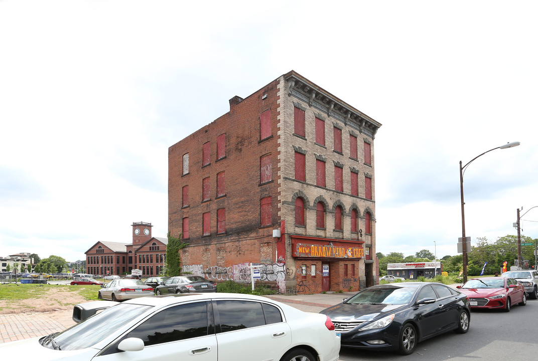 1355-1357 Main St in Hartford, CT - Building Photo