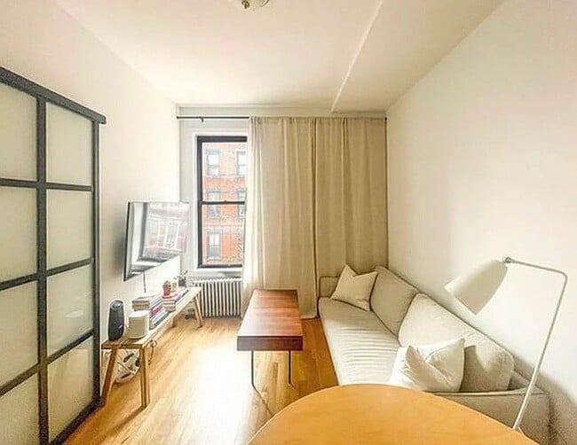 166 Suffolk St, Unit 2D in New York, NY - Building Photo - Building Photo