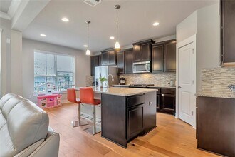 9302 McKnight Loop in Austin, TX - Building Photo - Building Photo