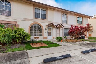 1602 Brigadoon Dr in Clearwater, FL - Building Photo