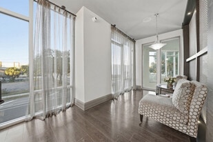 1702 W Cleveland St, Unit SI FL1-ID1581208P in Tampa, FL - Building Photo