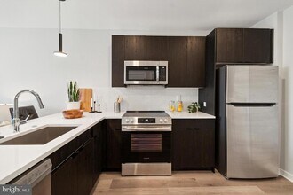 3449 Scotts Ln, Unit B217 in Philadelphia, PA - Foto de edificio - Building Photo