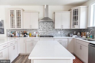 918 Crown Park Ave in Gaithersburg, MD - Building Photo - Building Photo