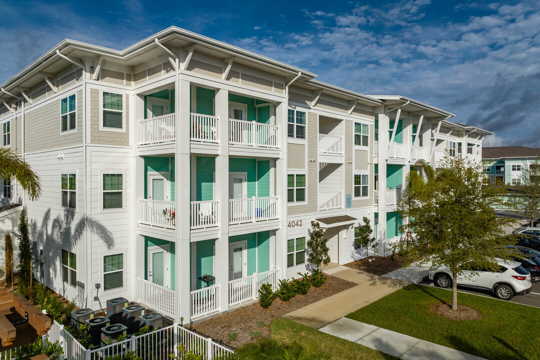 Lantana at Cypress Cay in Lutz, FL - Foto de edificio