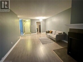 15 Jacksway Crescent in London, ON - Building Photo - Building Photo
