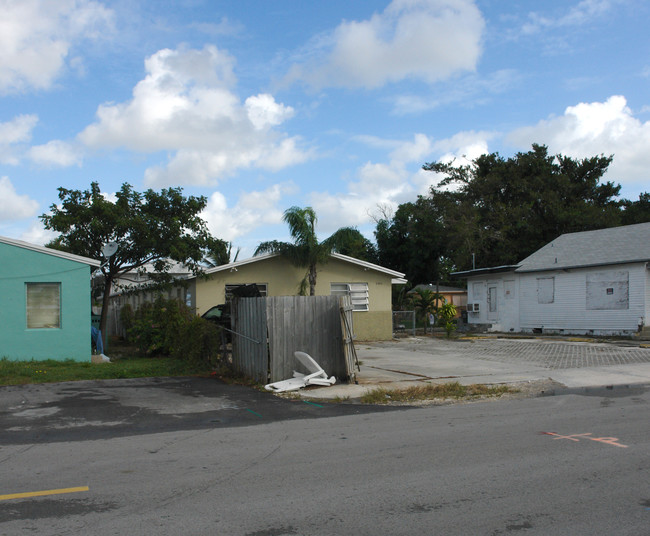 2303 Adams St in Hollywood, FL - Building Photo - Building Photo